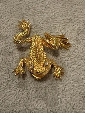 St. John vintage gold-plated frog brooch featuring clear crystal eyes